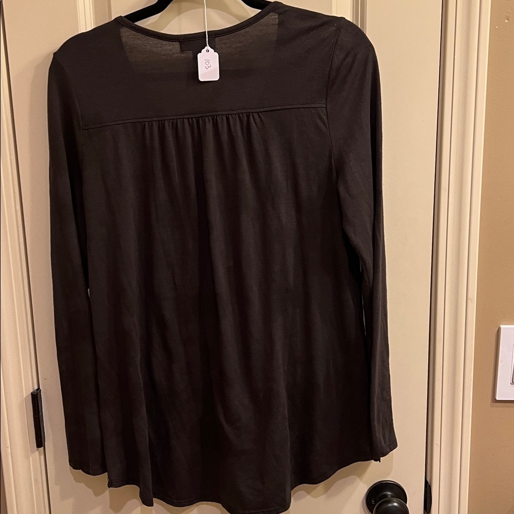 🌻 ONE WORLD Black Embroidered Long Sleeve Top Med C103 - Picture 2 of 9